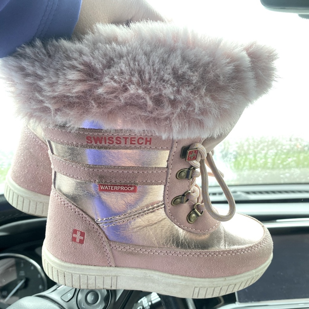 Swiss Tech Metallic  girls Pink Winter Boots size 9 toddler